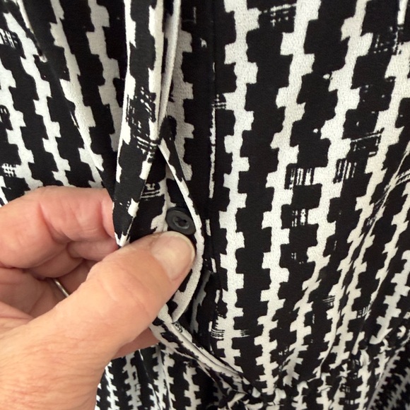Apt. 9 Black and White Long Sleeve Dress - Picture 6 of 7
